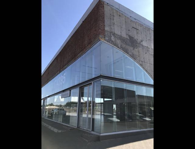 3,050M² SHOWROOM TO LET IN WATERVAL EAST